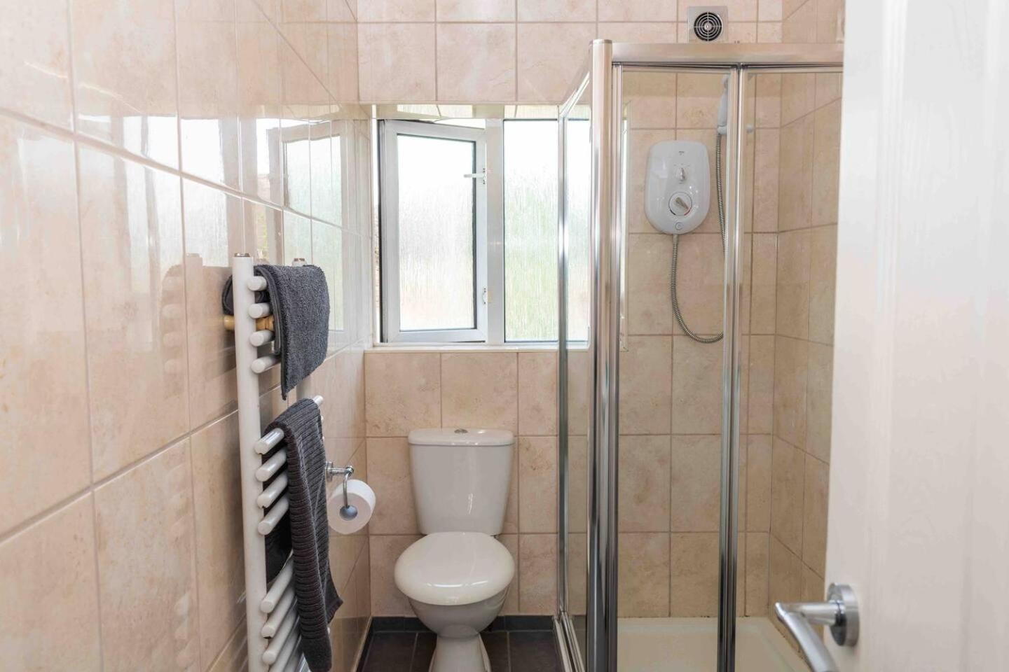 Comfortable And Convenient 3 Bedroom House With Parking Handsworth Extérieur photo