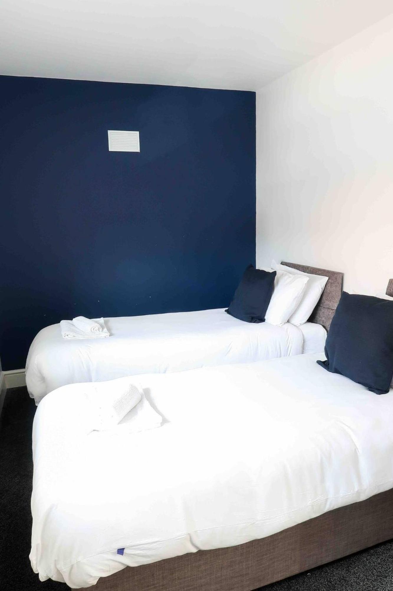 Comfortable And Convenient 3 Bedroom House With Parking Handsworth Extérieur photo